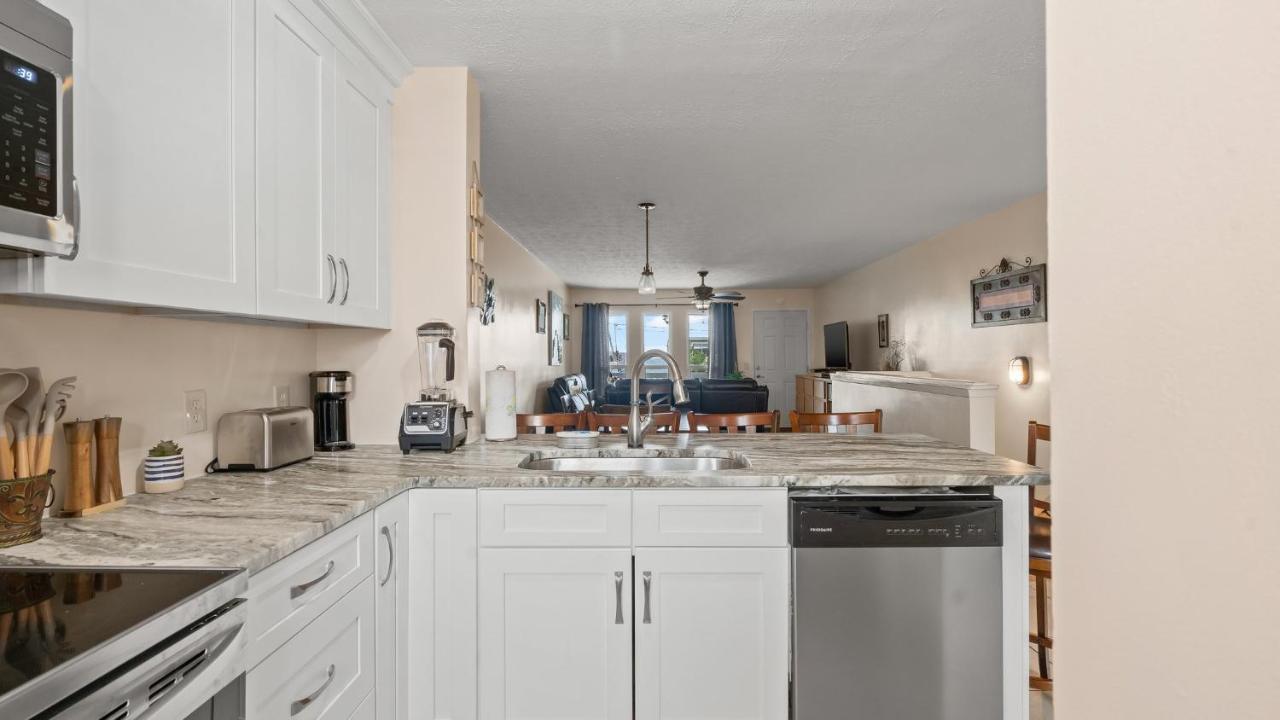 Pet Friendly Townhome With Gulf Views And Hot Tub Right Across From Beach And Schooners بنما سيتي بيتش المظهر الخارجي الصورة